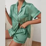 Pijama dama scurta satin FITINT Luna 2 piese cu nasturi Verde 2023 11